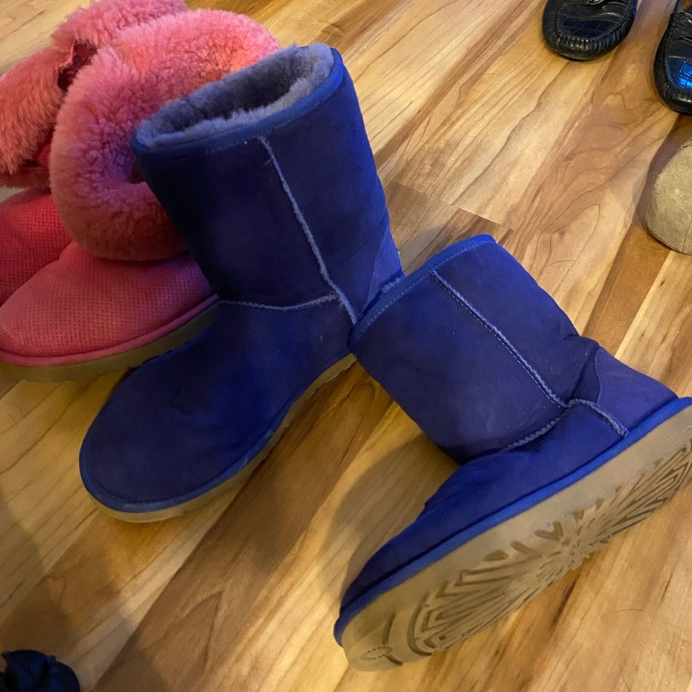 Uggs - image 1
